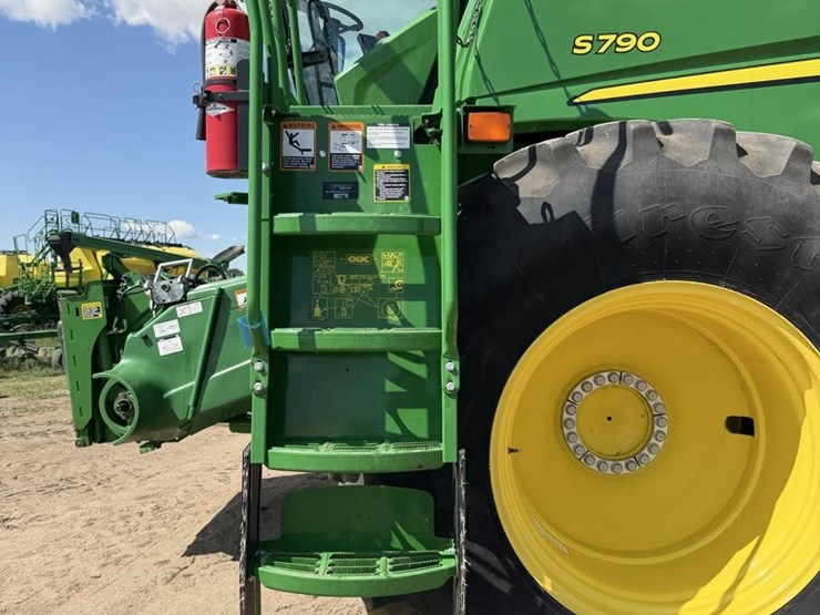 2020-john-deere-s790-image-9