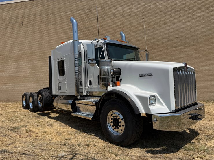 2020-kenworth-t800-image-4