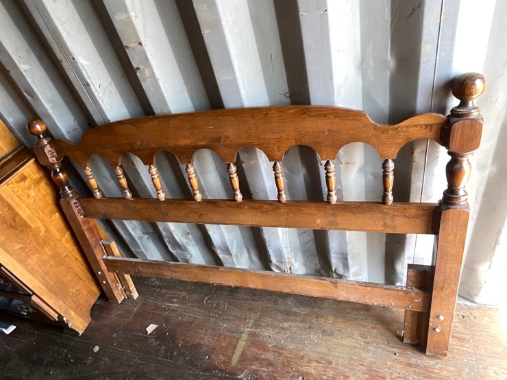 dresser-33-image-1