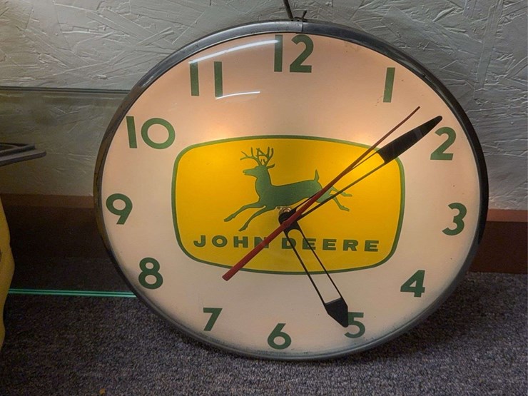 john-deere-dealer-clock-image-9