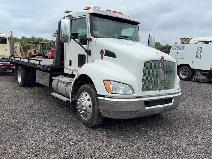 2022-kenworth-t270-image-3