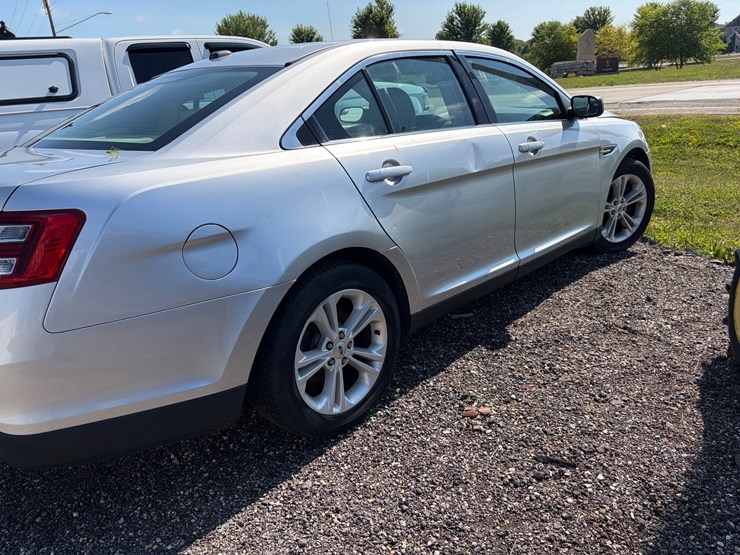 #2391-•-2016-ford-taurus-non-runner(wi-title)-image-5