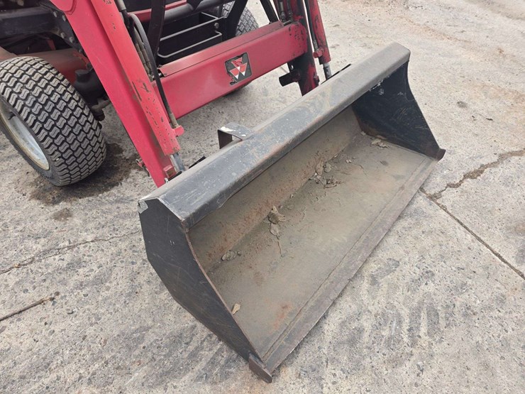 2005-massey-ferguson-gc2300-image-3