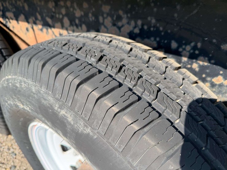 2016-pj-tandem-axle-trailer,-83”-wide,-16’+2’-beavertail,-st235/80r16-tires,-8-bolt-hubs,-5’x16”-ram-image-26