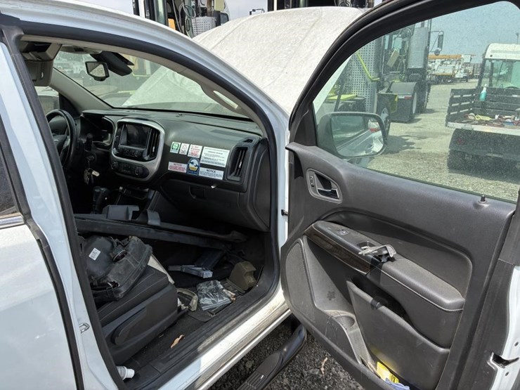 2018-gmc-canyon-sle-image-18