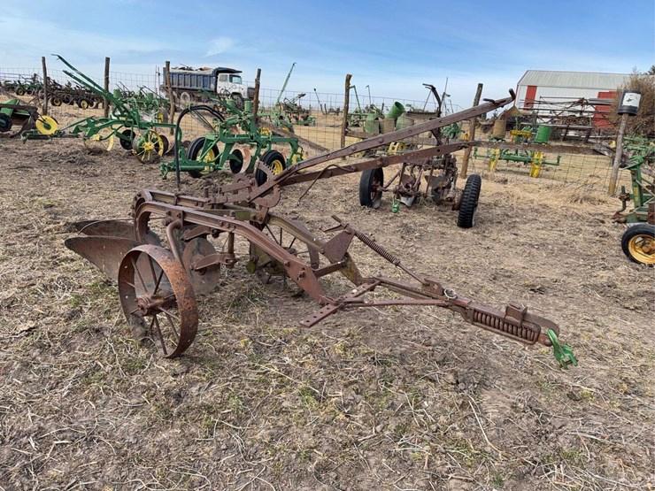 john-deere-pull-type-two-bottom-plow-image-7