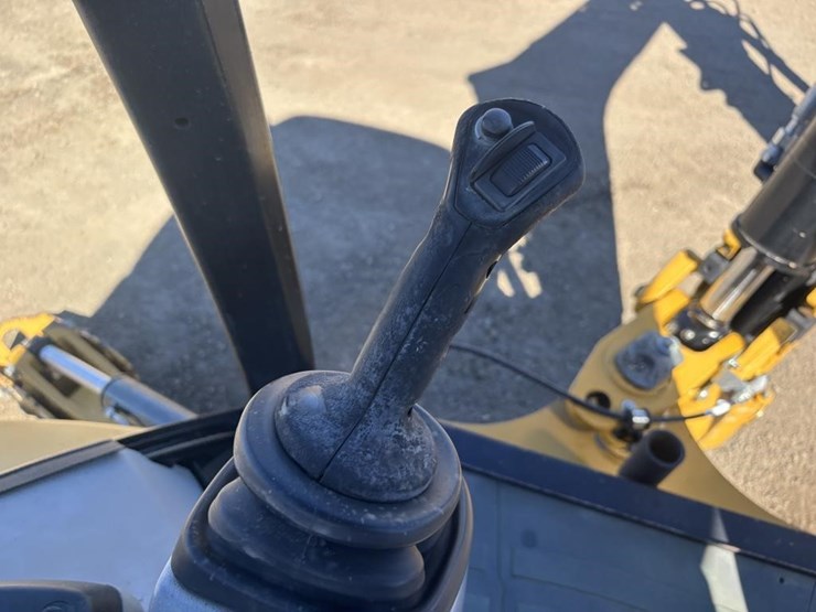 2012-caterpillar-420f-image-46