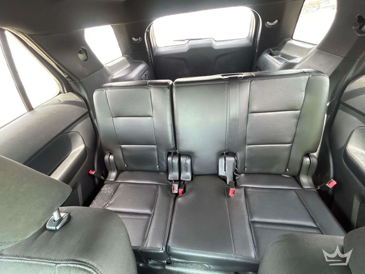 2016-ford-explorer-image-15