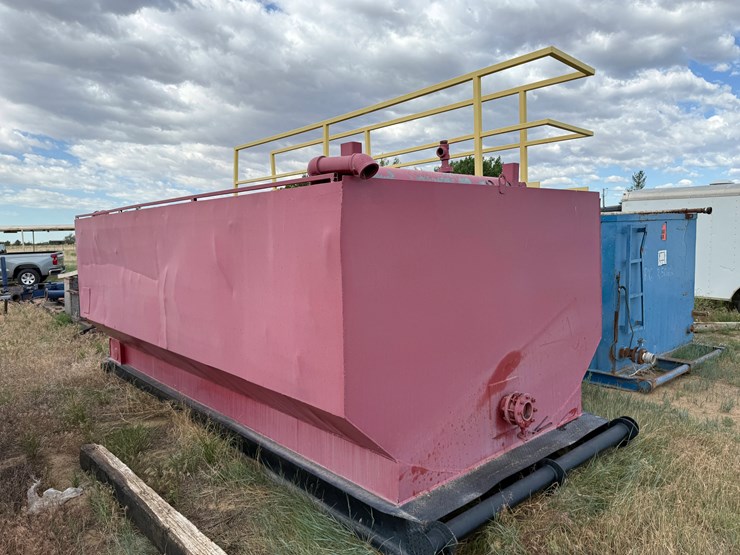 17.6’l-x-9.6’w-x-6’h-2-comp-reverse-pit-tank-w/-catwalk,-handrails,-&-gas-buster-image-4