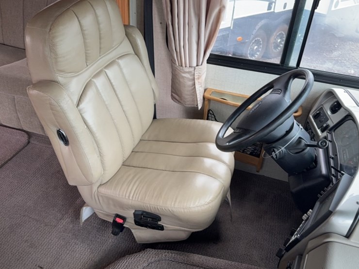 #3002-•-2007-fleetwood-southwind-32'-motor-home-image-25