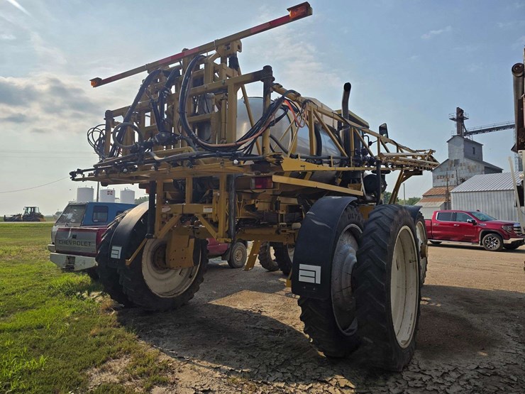 rogator-1074-self-propelled-sprayer,-100'-booms,-currently-winterized,-320/90r50-tires,-rears-with-d-image-19