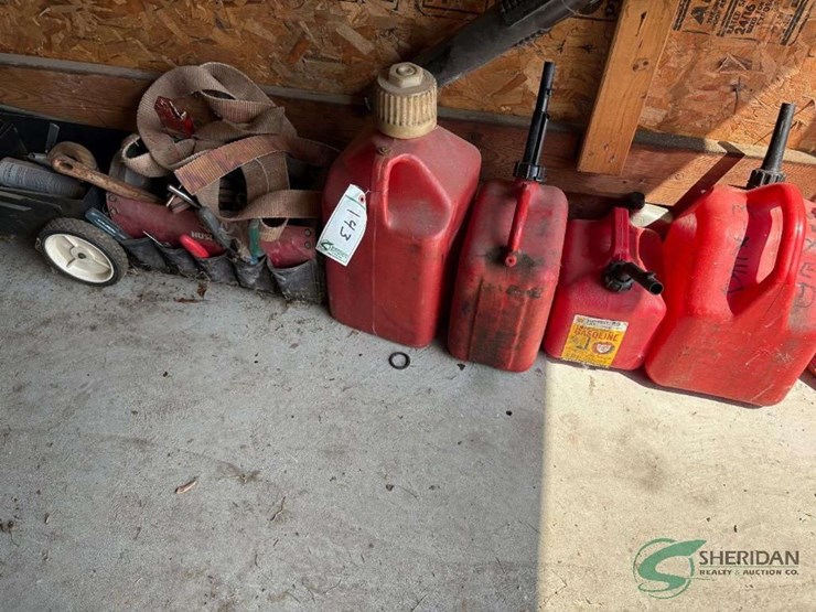 husky-tool-bag-and-gas-cans-image-1