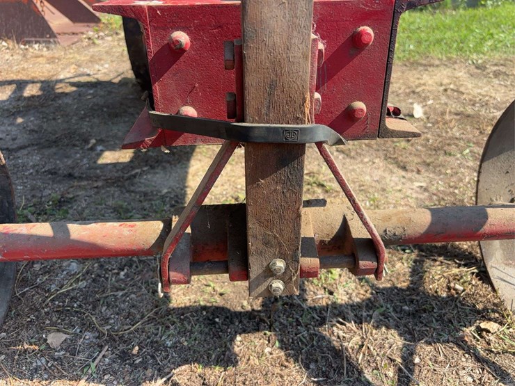 monitor-5-horse-hit-and-miss-engine-with-cart-image-35