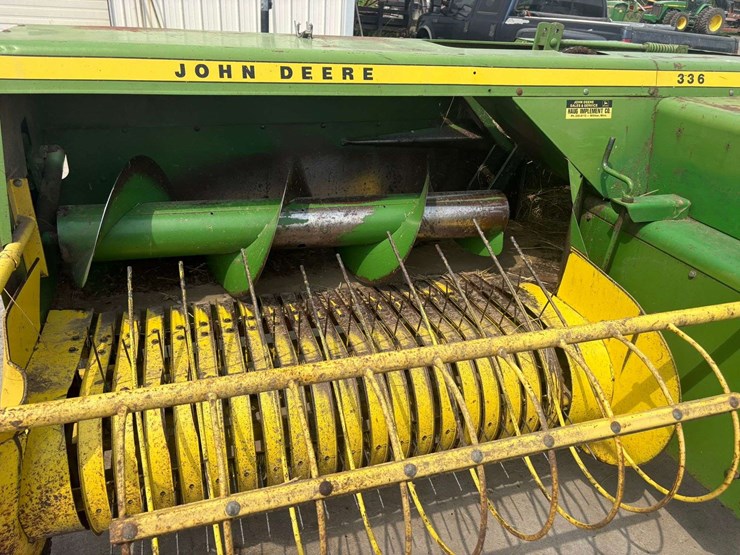 john-deere-336-image-11