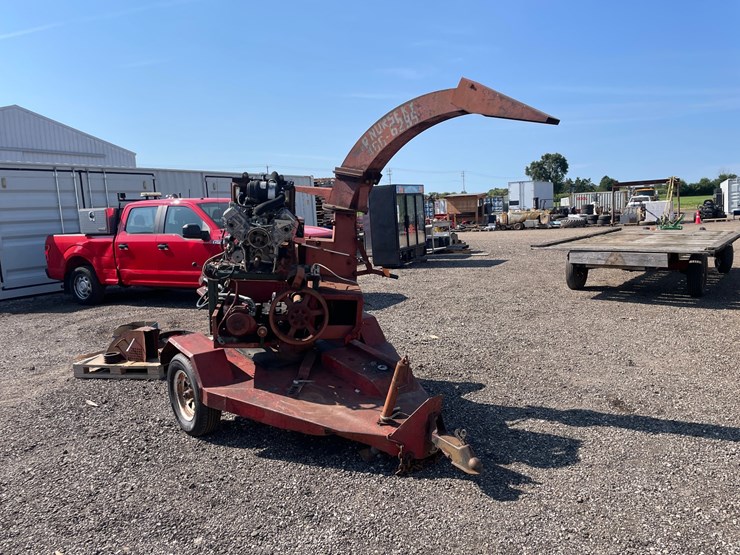 #2371-•-olathe-wood-chipper-image-2