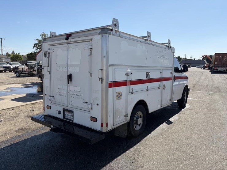 2019-chevrolet-express-g3500-image-3