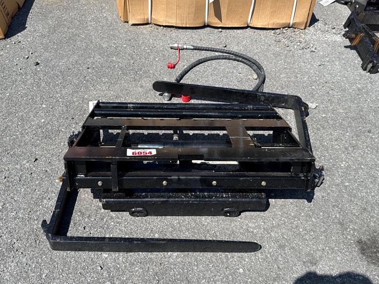 #6054-•-30"-dingo-hyd-sliding-pallet-forks-image-2