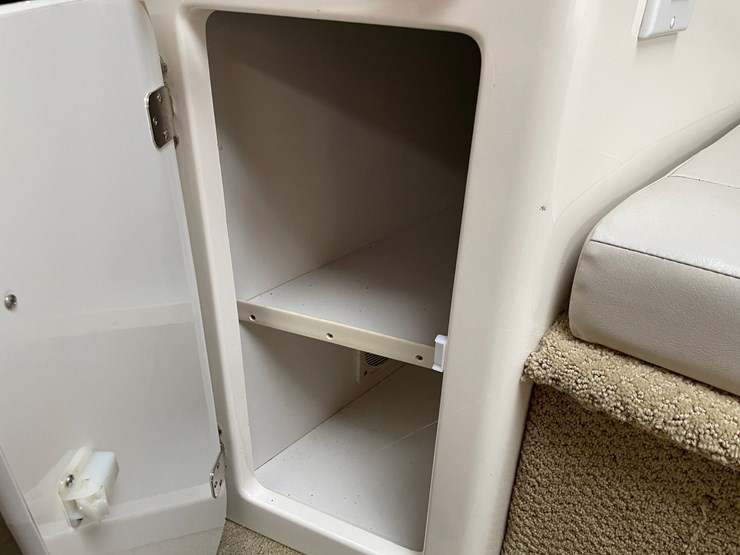 #2798-•-1999-chaparral-signature-27-cabin-cruiser-boat-image-41