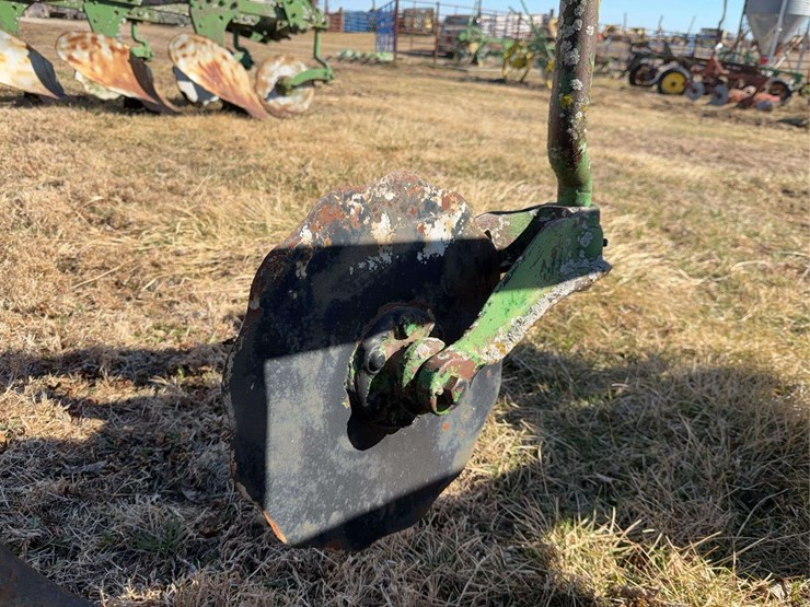 john-deere-three-point-three-bottom-plow-image-13