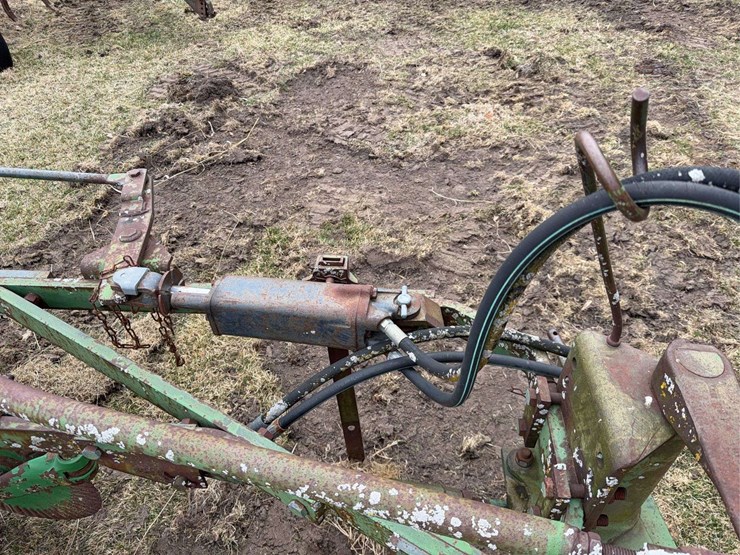john-deere-pull-type-four-bottom-plow-image-9