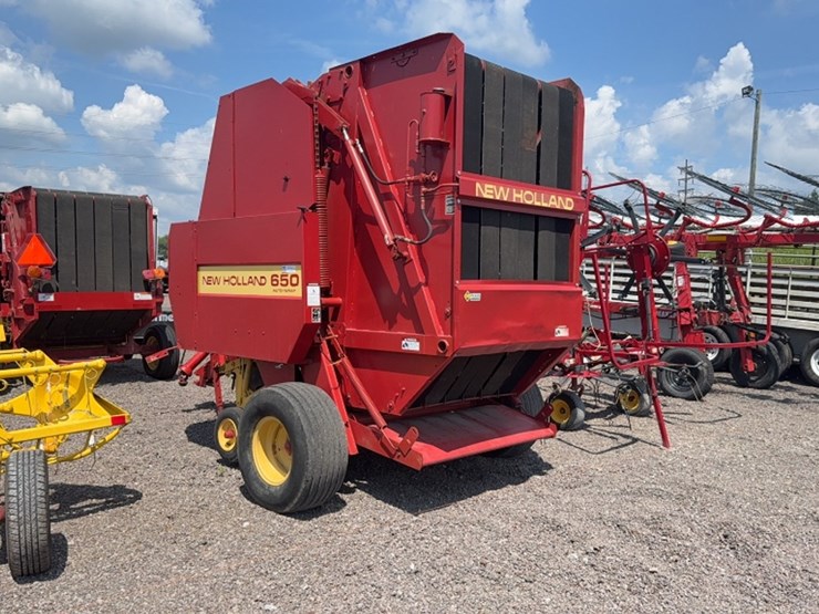 new-holland-650-image-6