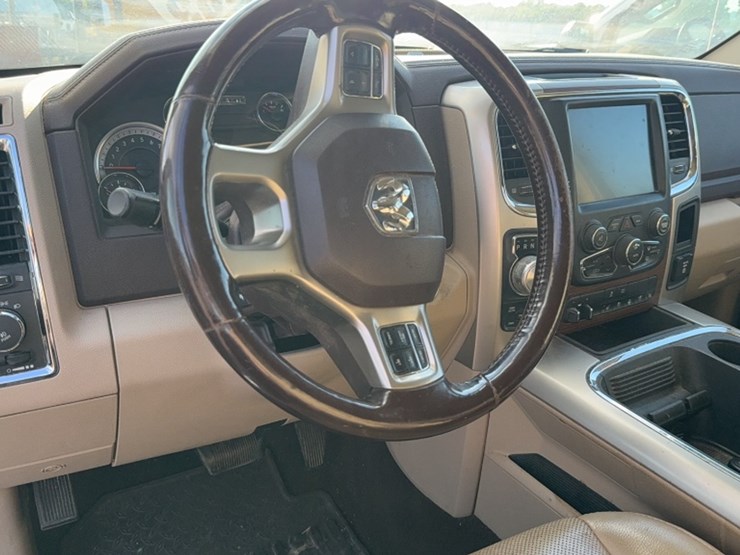 2016-dodge-1500-image-21