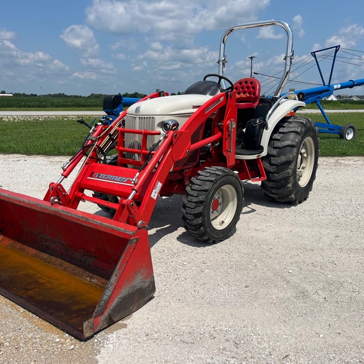NEW HOLLAND BOOMER 8N