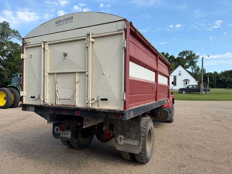 1979-ihc-1700-single-axle-grain-truck,-15’-steel-box-with-622-schwarts-hoist,-steel-floor,-136k-mile-image-6