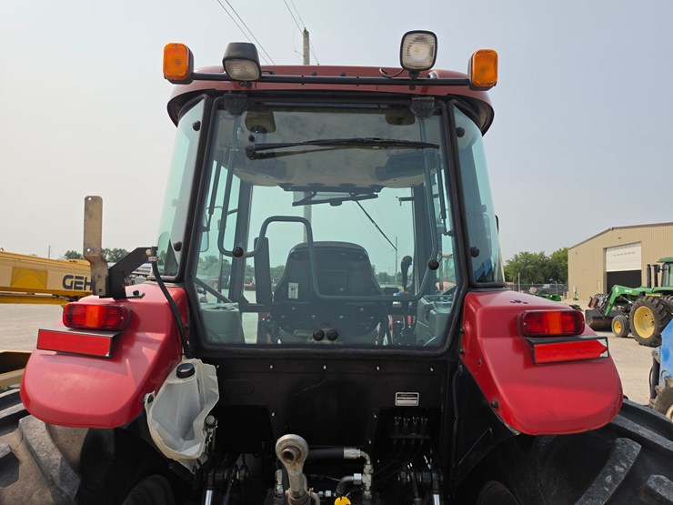 case-ih-farmall-140a-image-17