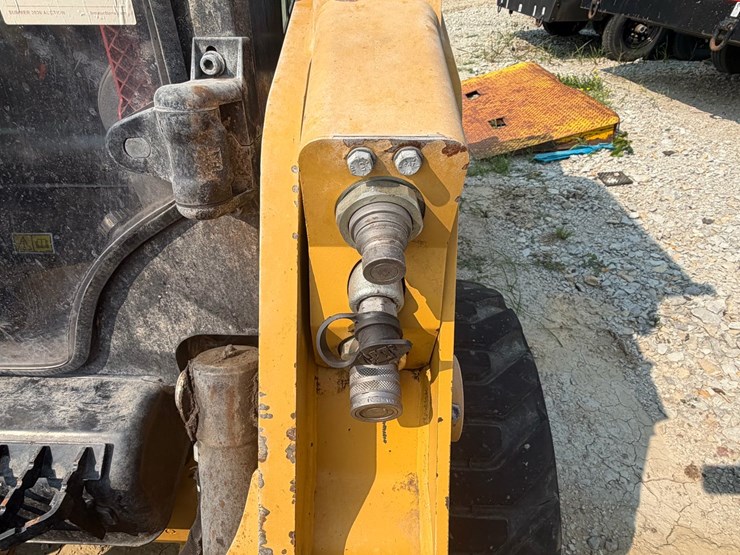 2021-caterpillar-226d3-image-7