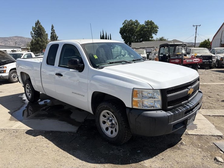 2012-chevrolet-silverado-1500-image-2