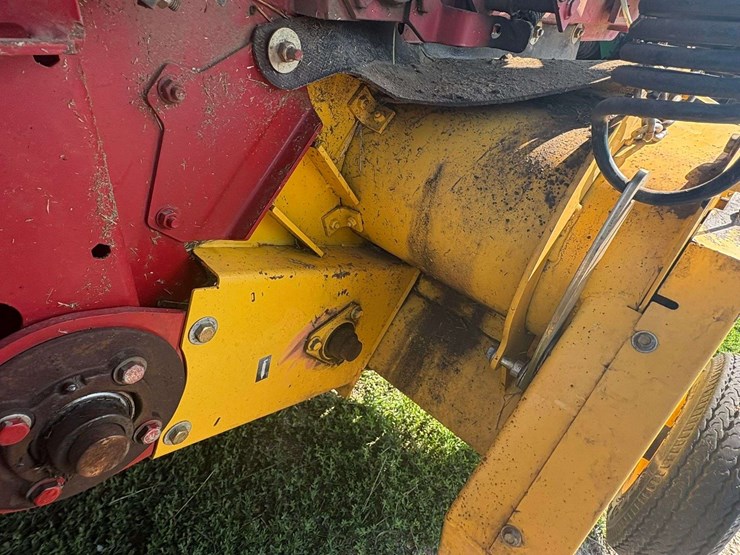 2011-new-holland-br7090-image-25