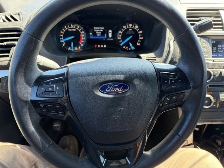 2018-ford-explorer-image-32