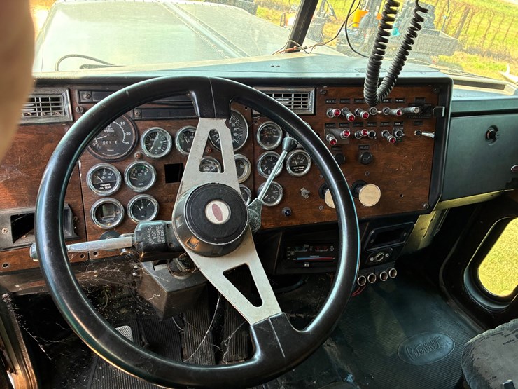 1988-peterbilt-379-image-8