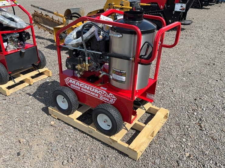 #2056-•-magnum-4000-series-heated-pressure-washer-image-5