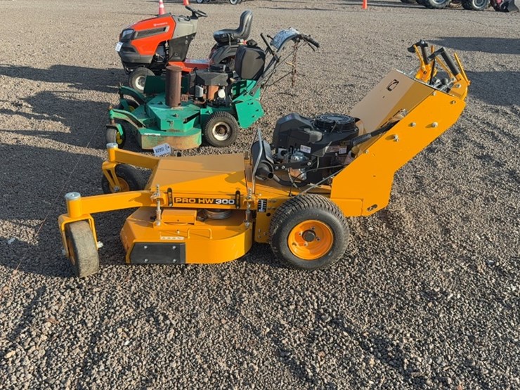 #3072-•-cub-cadet-pro-hw300-walk-behind-mower-image-13
