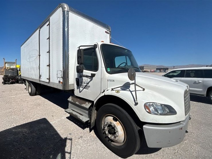 2017-freightliner-m2-106-image-1