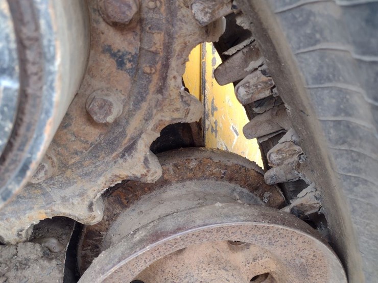 deere-323e-image-13