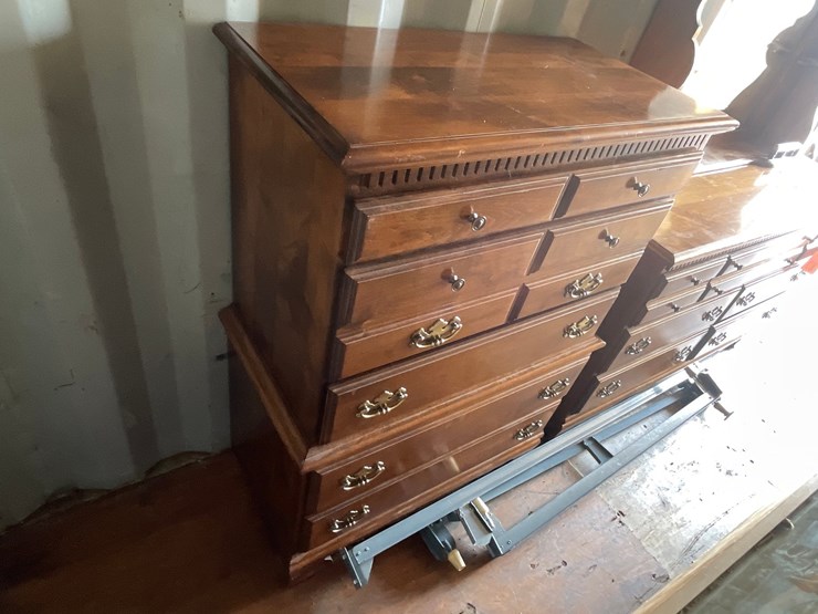 dresser-33-image-4