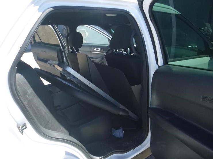 2016-ford-explorer-image-8