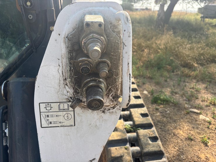 2015-bobcat-t650-image-10