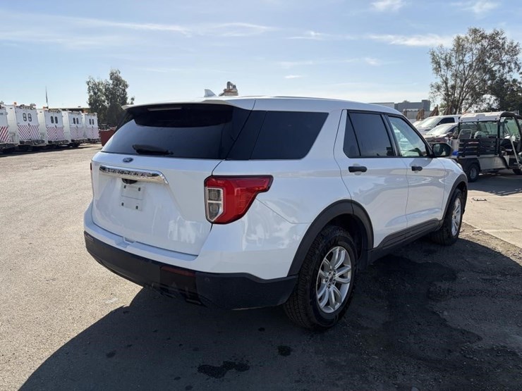 2020-ford-explorer-image-3