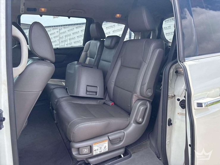 2013-honda-odyssey-image-16