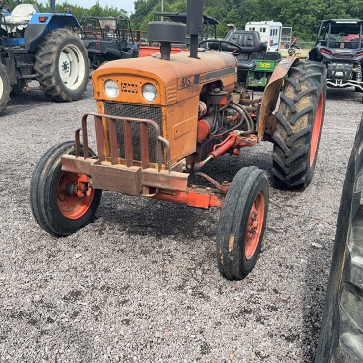 CASE 885
