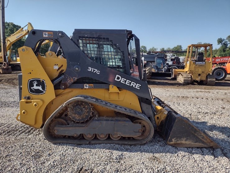 deere-317g-image-3