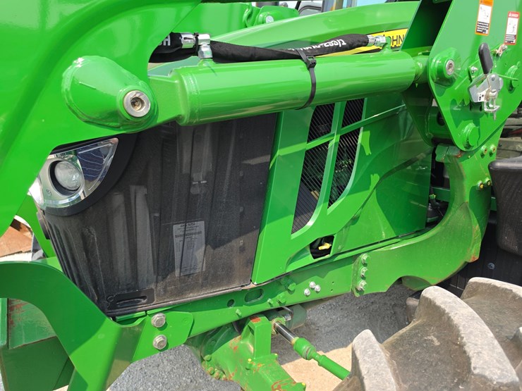2022-john-deere-6110m-image-8