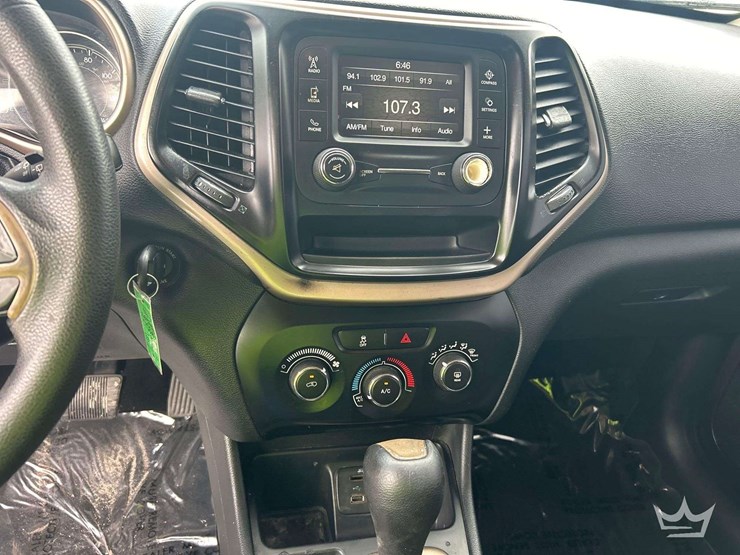 2015-jeep-cherokee-image-18