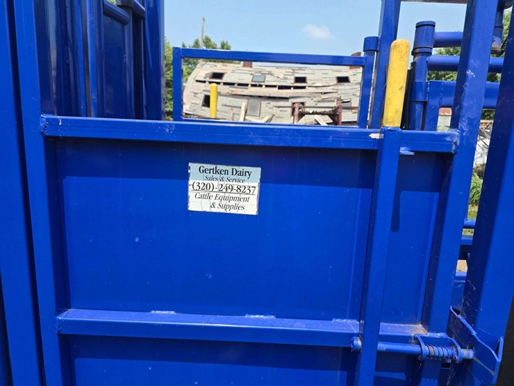 spanier-welding-deluxe-cattle-chute.-per-seller:-this-chute-is-approximately-5-years-old-and-is-in-g-image-15