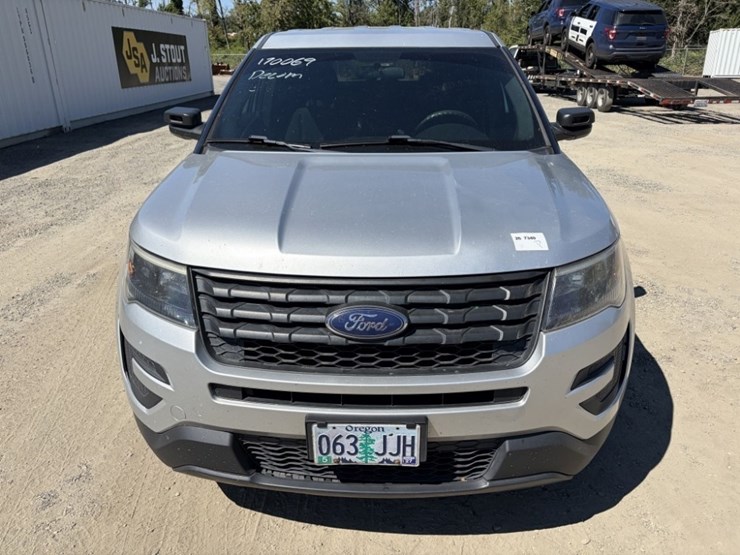 2017-ford-explorer-image-8