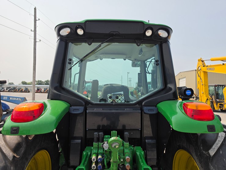 2022-john-deere-6110m-image-17